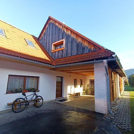 Vidiecky apartmán Kubo Pavčina Lehota Esterno foto