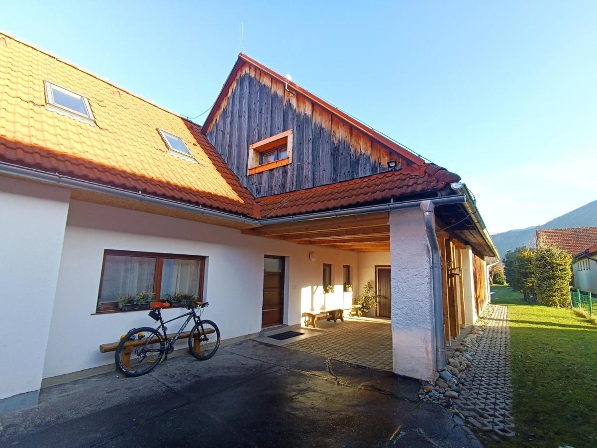 Vidiecky apartmán Kubo Pavčina Lehota Esterno foto
