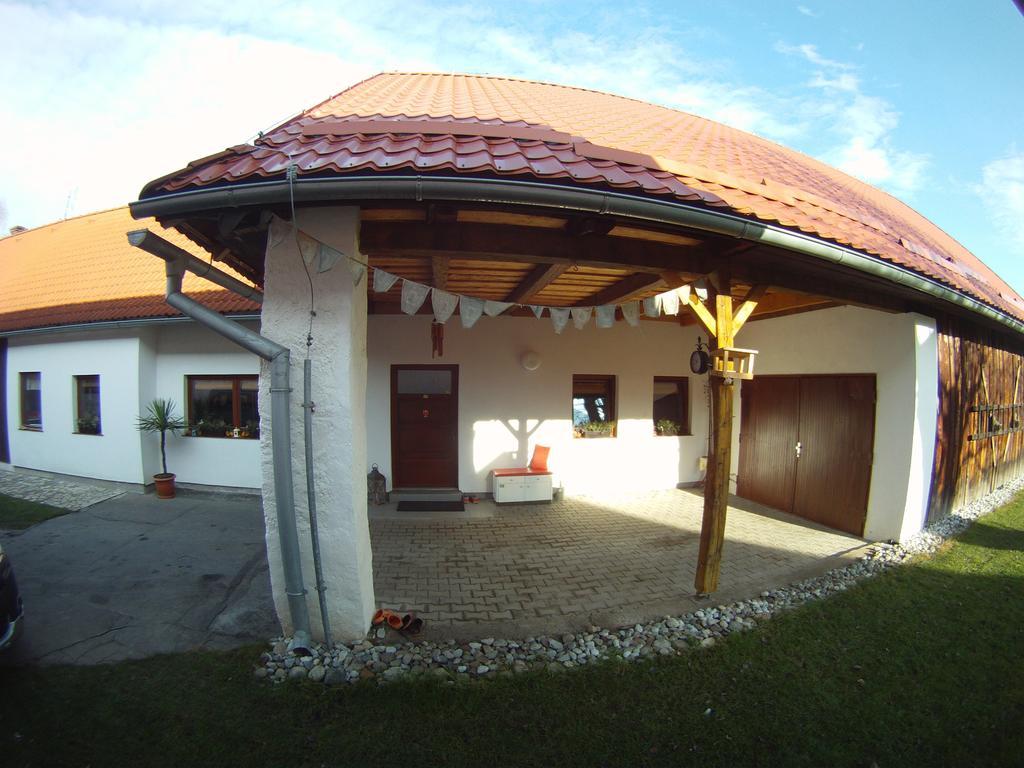 Vidiecky apartmán Kubo Pavčina Lehota Esterno foto